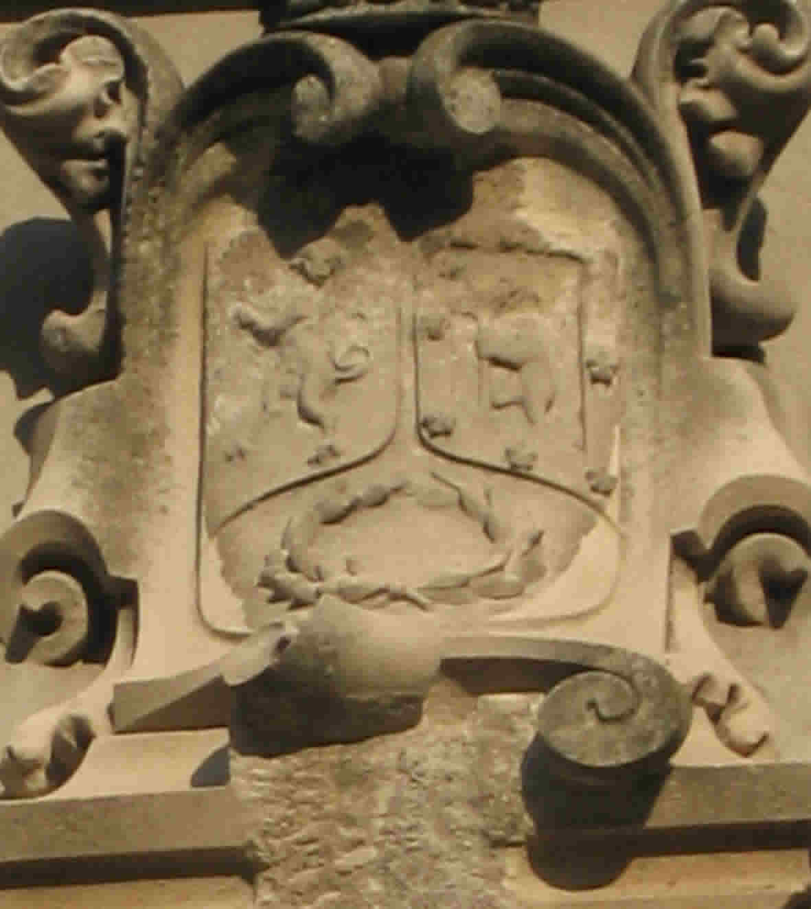 Antiguo escudo de Madrid en el Palacio de Los Vargas